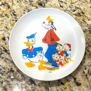 Vintage Disney plate ( Donald goofy and Donald’s nephews)